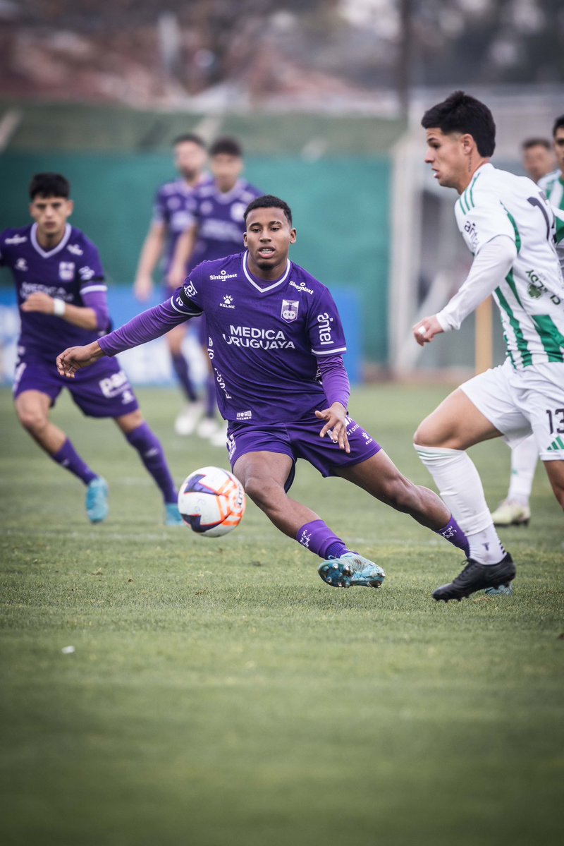 DefensorSp's tweet photo. 🕒 Pasamos la media hora de juego en el Roberto, seguimos sin goles. https://t.co/uPdchvJdS1