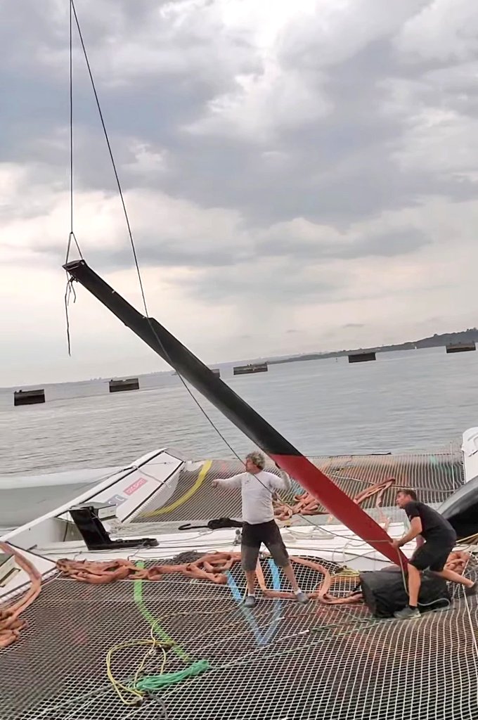 UltimBoat's tweet photo. #Ultime #MOD70 #Miseàleau

Après deux mois de chantier chez AGP Course au Large en rade de Brest, le MOD70 Limosa remis à l'eau. https://t.co/ZMHg9SsmQN