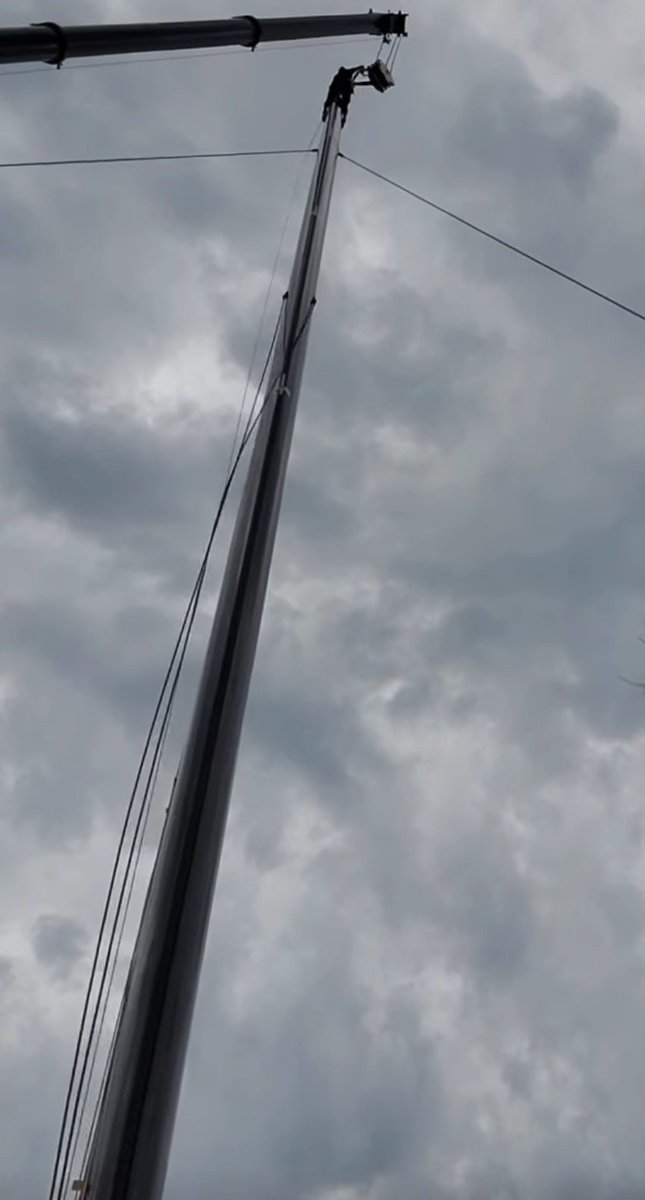 UltimBoat's tweet photo. #Ultime #MOD70 #Miseàleau

Après deux mois de chantier chez AGP Course au Large en rade de Brest, le MOD70 Limosa remis à l'eau. https://t.co/ZMHg9SsmQN