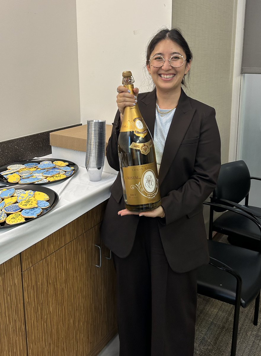 changsbrain's tweet photo. Congrats to @ZuckerSoM MD-PhD candidate Rachel Weissman-Tsukamoto on her successful PhD defense yesterday! 🎉 Her work, under the mentorship of Dr Betty Diamond, examined the effect of anti-NMDAR autoantibodies on the amygdala in neuropsychiatric lupus. https://t.co/WoOKUA7960