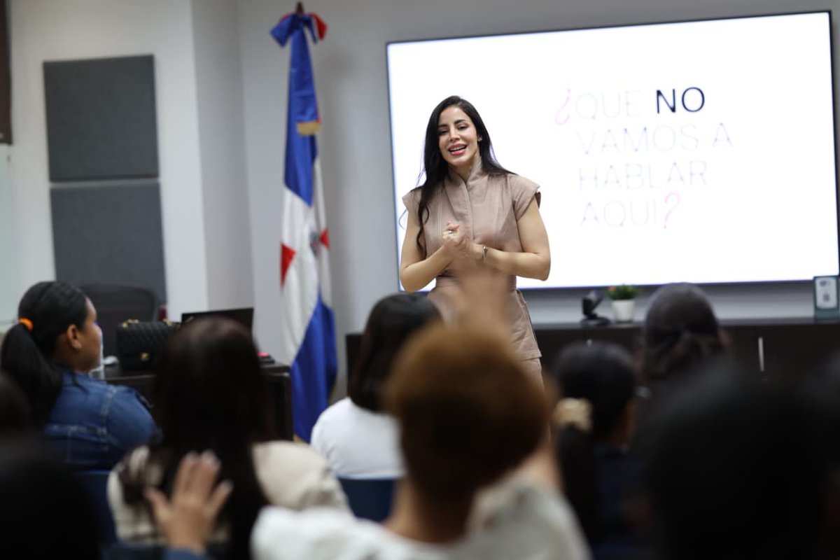 camarasd's tweet photo. Así vivimos nuestra charla especial “Mujer, mamá y profesional: redefiniendo el balance”

En el marco del Día de las Madres, compartimos un espacio de conversación, 
reflexión y aprendizaje junto a María Alejandra Guzmán, donde abordamos los retos, experiencias y aprendizajes de equilibrar la vida profesional y la maternidad.

Gracias a todas nuestras colaboradoras por ser parte de este encuentro tan enriquecedor y por compartir sus historias, perspectivas y energía.

#CámaraSantoDomingo