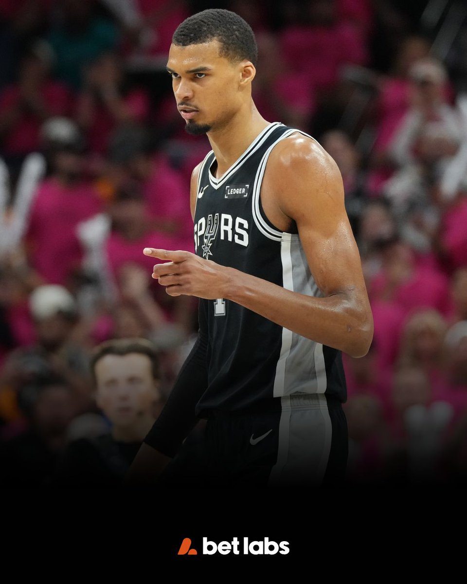 Bet_Labs's tweet photo. Teams coming off a double-digit win in Game 6 and now listed as underdogs are:

📈 15-4 ATS (79%) since '13
✅ 6-0 ATS when dogs of 3.5 or less

The team with all the momentum has often continued rolling in the winner-take-all game.