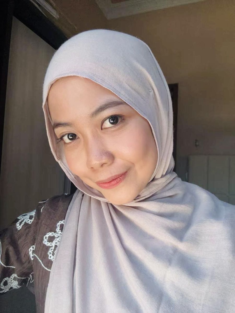salmaatcha's tweet photo. jujur gue ga bisa make up dari dlu tp ini udh mulai belajar tipis2 not bad lah ya✨🌸 https://t.co/3Lth98ext9