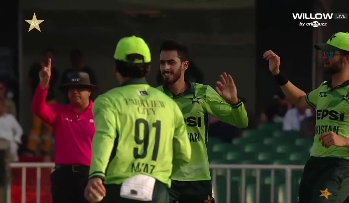 _areebian's tweet photo. Arafat ny Short ka Circuit short kr diaaa. What an incredible debut for Minhas 🏏 https://t.co/KfnfDnBSS7