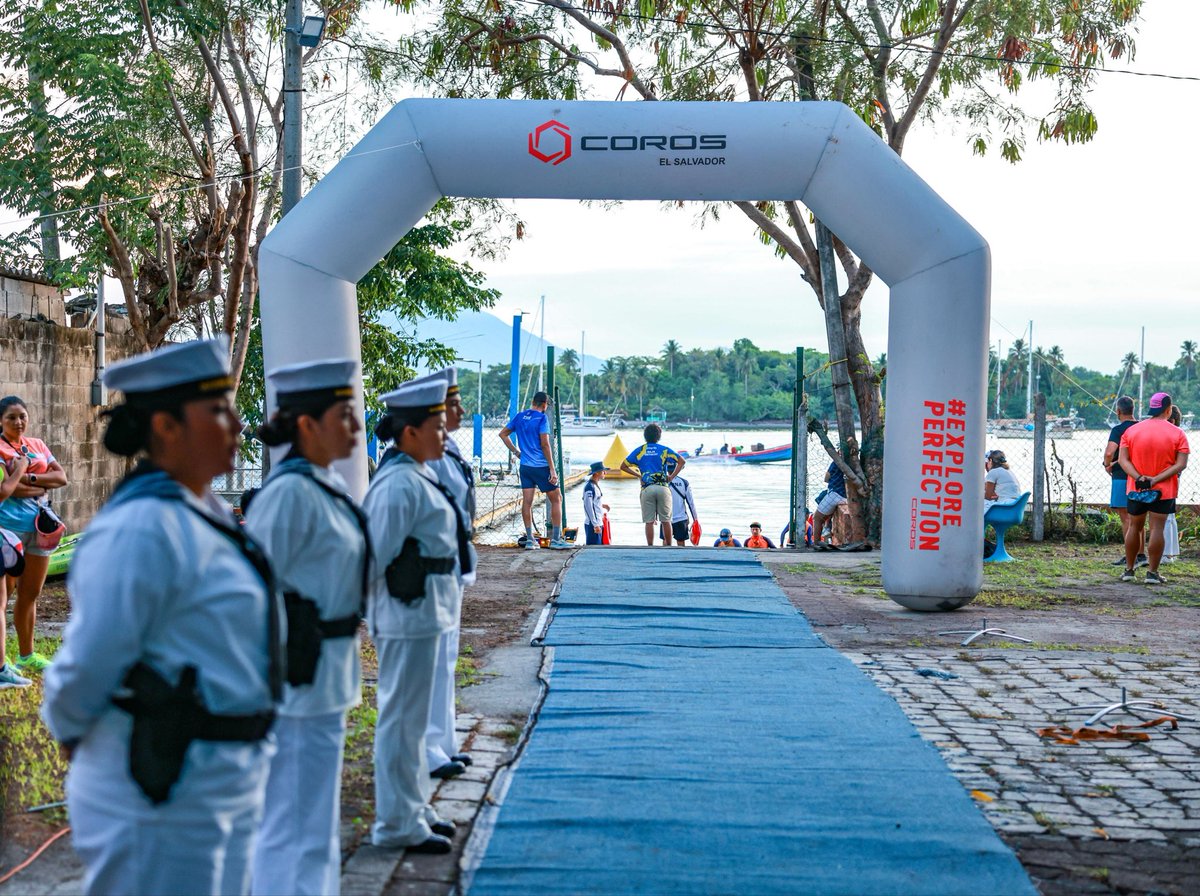 FUERZARMADASV's tweet photo. La Marina Nacional brinda seguridad y vigilancia durante el inicio de la competencia internacional de Triatlón T100, que se desarrolla en la Costa del Sol, contribuyendo al desarrollo seguro de este importante evento deportivo. 🏊‍♂️🚴‍♂️🏃‍♂️🇸🇻 https://t.co/iILqkmxGUP