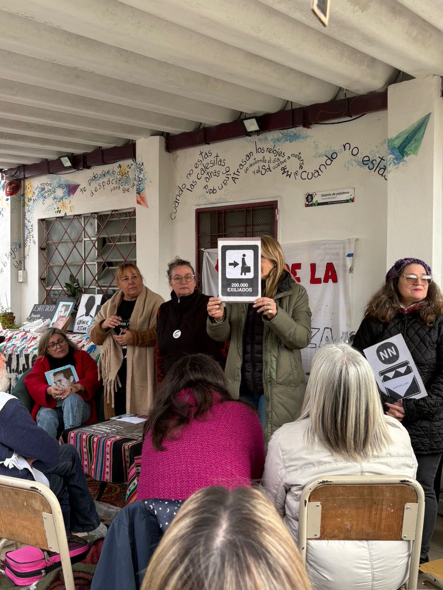 12delasantacruz's tweet photo. Semana del detenido desaparecido
QUE DIGAN DONDE ESTÁN
Encuentro con estudiantes Matanceros en la Biblioteca Popular de V del Pino.
Repasando la historia, con ellos, de nuestro 30.000 para traerlos al presente con sus vidas y sus luchas.
50 años 50 acciones
Son 30.000 https://t.co/kdiDlR2m5I