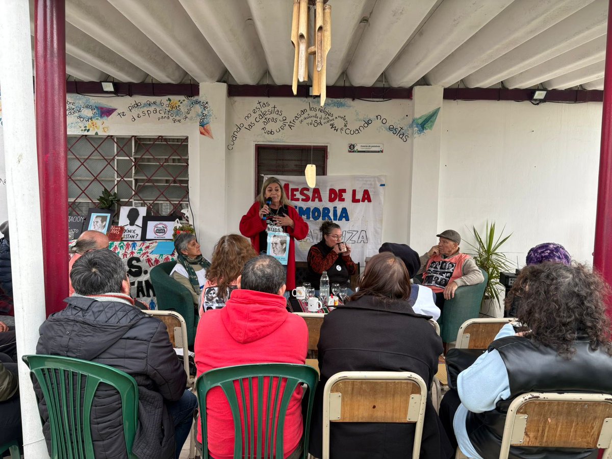12delasantacruz's tweet photo. Semana del detenido desaparecido
QUE DIGAN DONDE ESTÁN
Encuentro con estudiantes Matanceros en la Biblioteca Popular de V del Pino.
Repasando la historia, con ellos, de nuestro 30.000 para traerlos al presente con sus vidas y sus luchas.
50 años 50 acciones
Son 30.000 https://t.co/kdiDlR2m5I