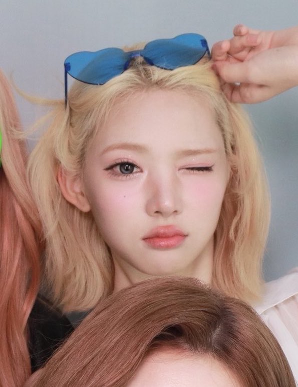 picscjiwoo's tweet photo. she KNOWS she’s fine https://t.co/1urfqU0vBx