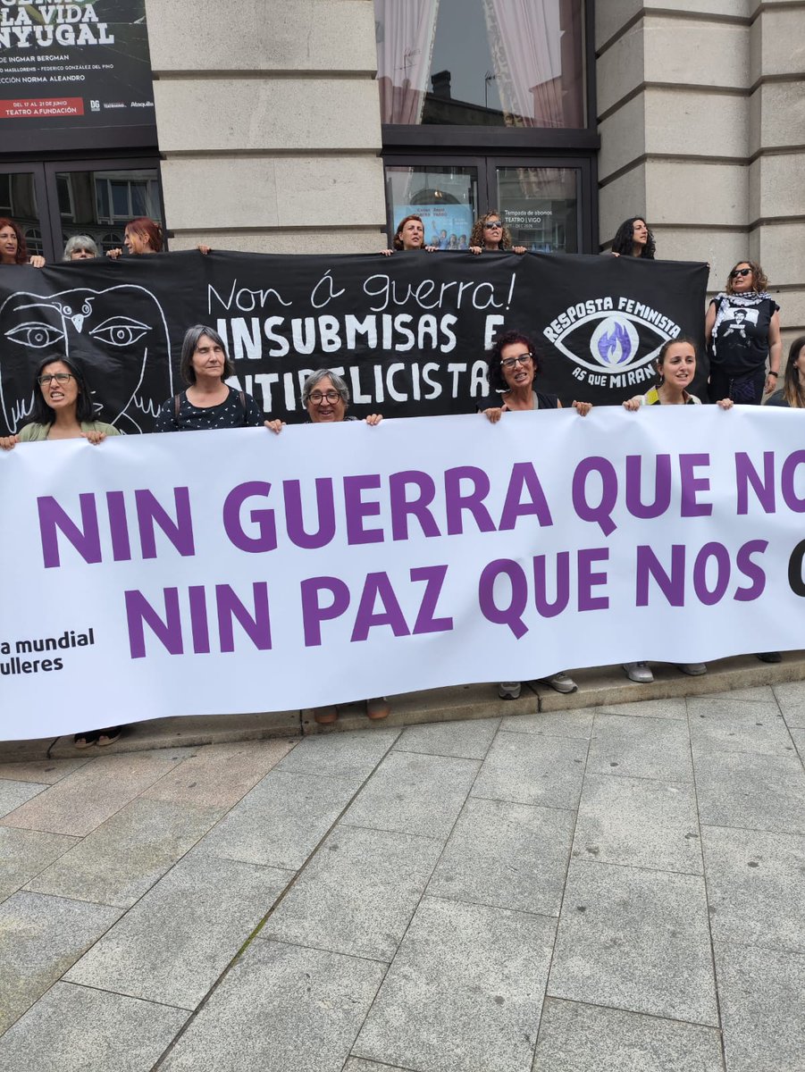 bngdemos's tweet photo. #Mos estivo presente na gran manifestación nacional contra a exhibición militarista de Vigo. 

🕊️ Máis gasto social e menos gasto militar! https://t.co/d4NPZZZo0T