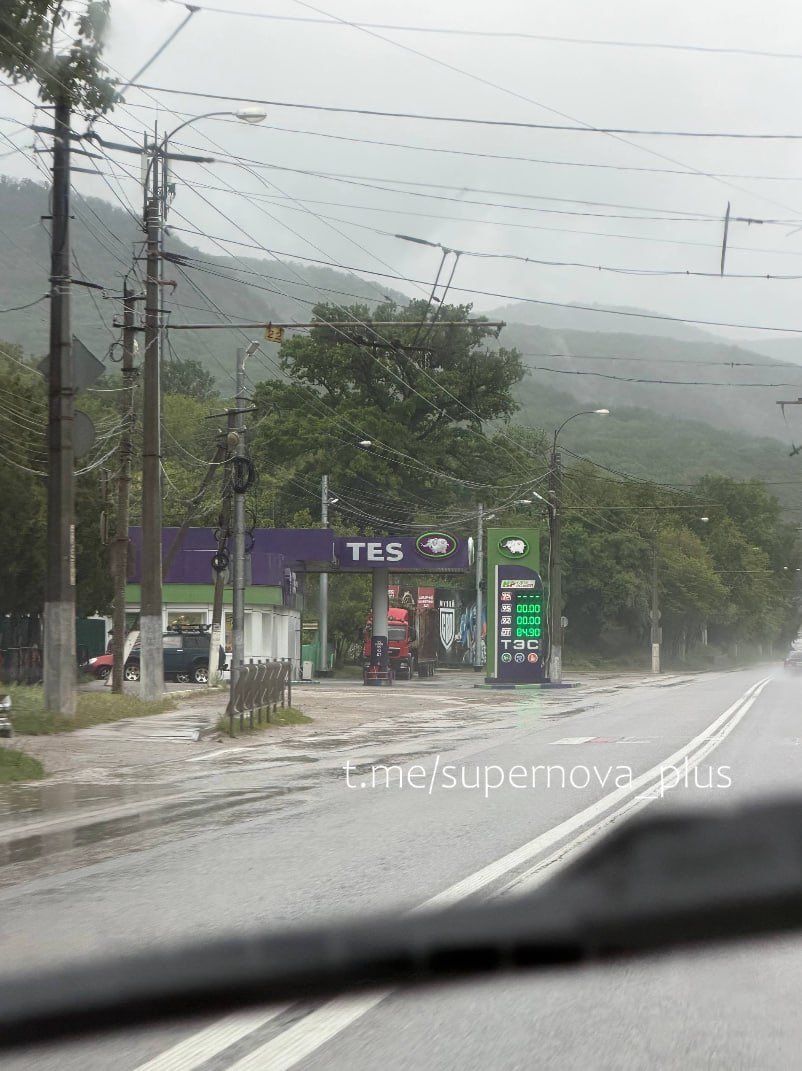 Maks_NAFO_FELLA's tweet photo. ⛽️😅 Gas prices in Crimea have fallen to a historic low. https://t.co/vlRg31Zt2H