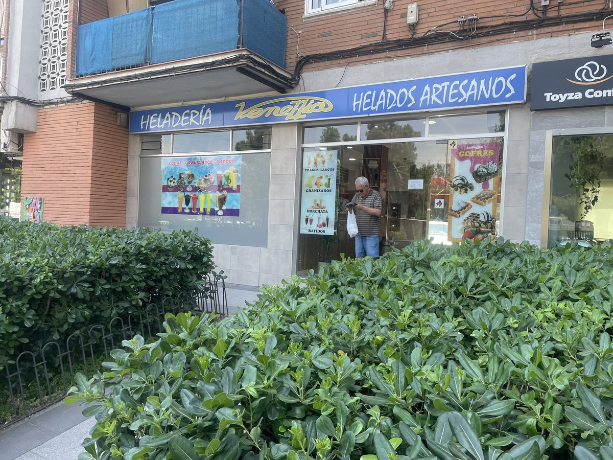 Adrian_R_S's tweet photo. Feliz fiestas de Aluche! 😜 A por el helado mitiquísimo! https://t.co/TIDg1Sluqq