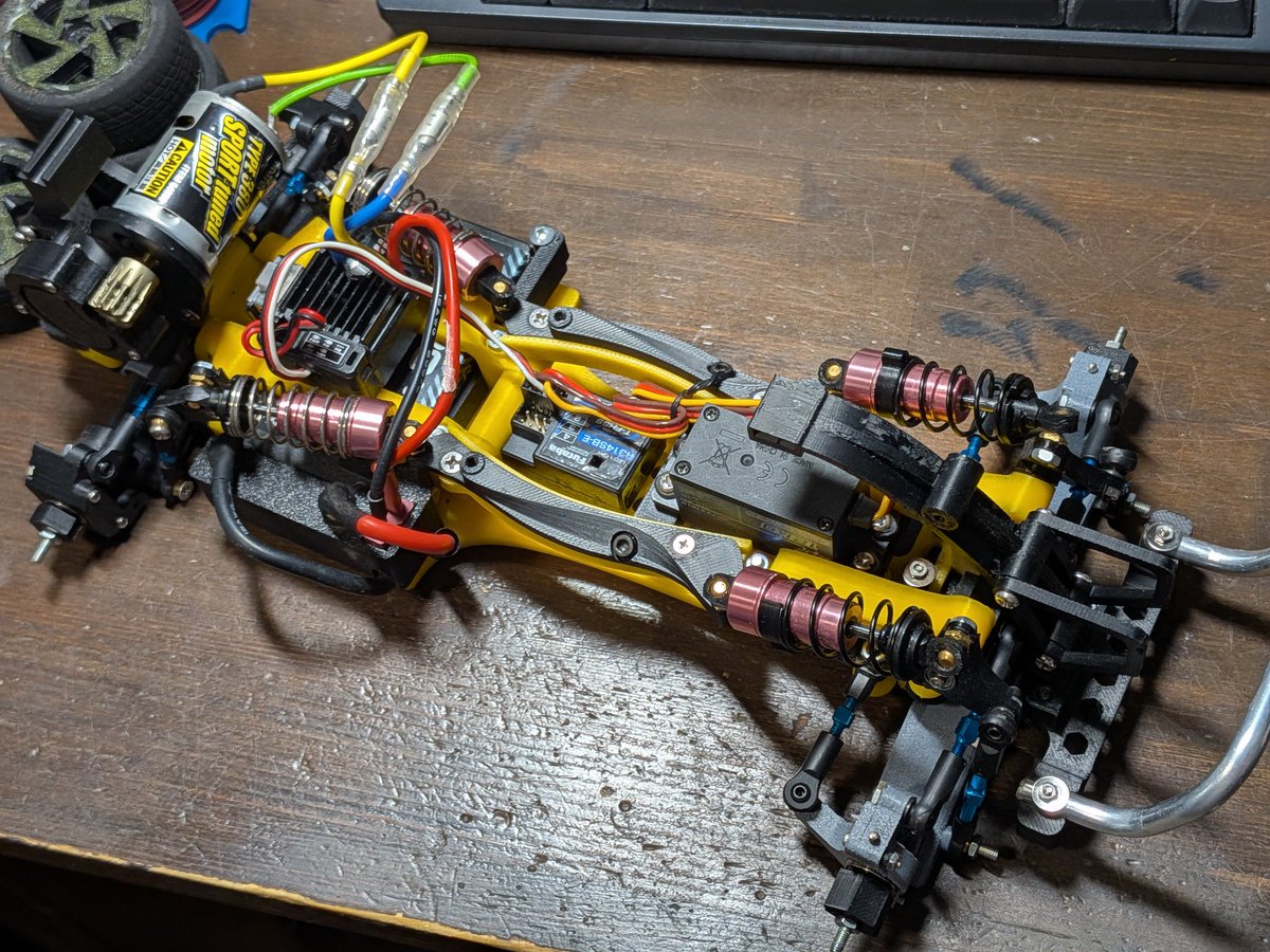 gm2bv's tweet photo. 3Dプリンタでラジコンを作ってます。
最近は1/10Mサイズオリジナルシャーシ"RS"シリーズがメイン

たまにぶどう棚や家庭雑貨も作ります https://t.co/NQlH4Z0CwL