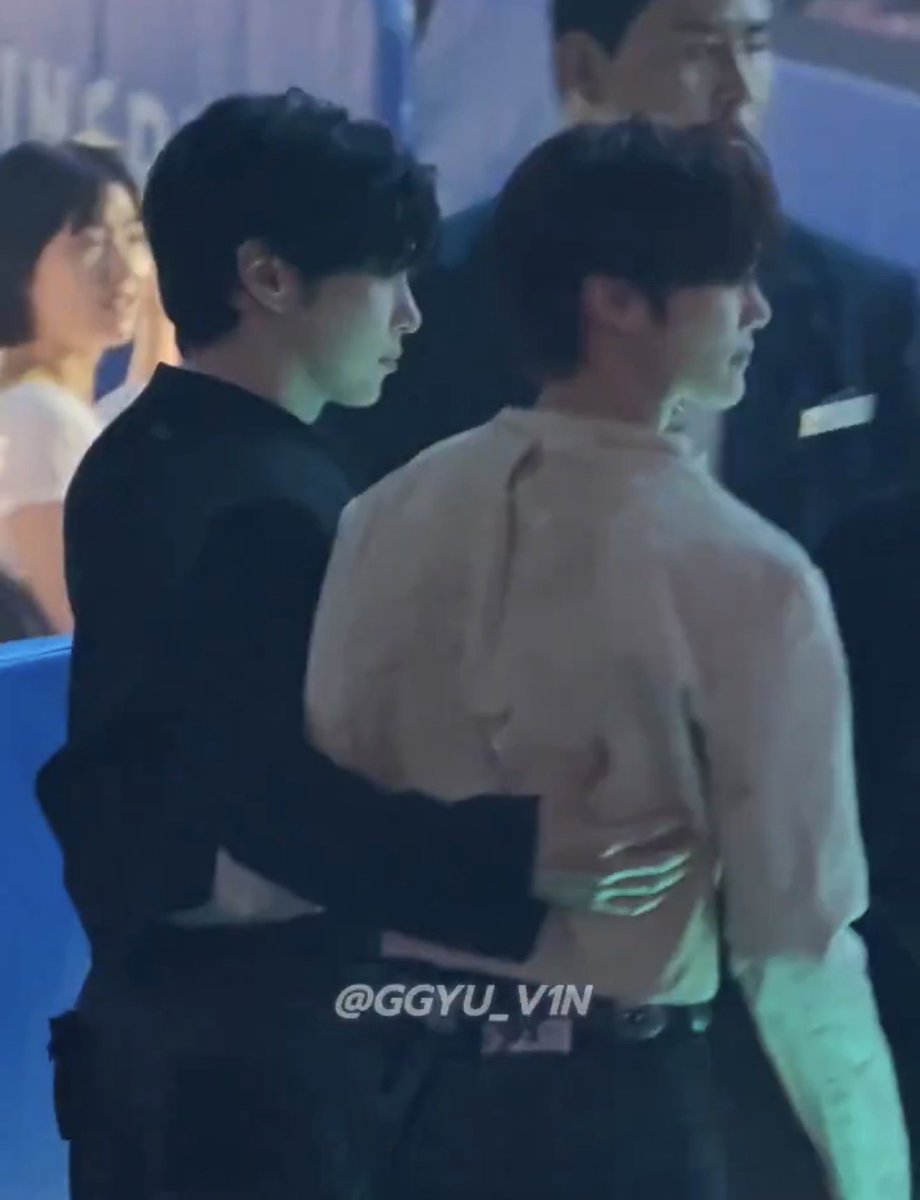 icecubebin's tweet photo. my clingybaseone….. not even being in different groups could seperate you🥹 https://t.co/1AhSKyFGue