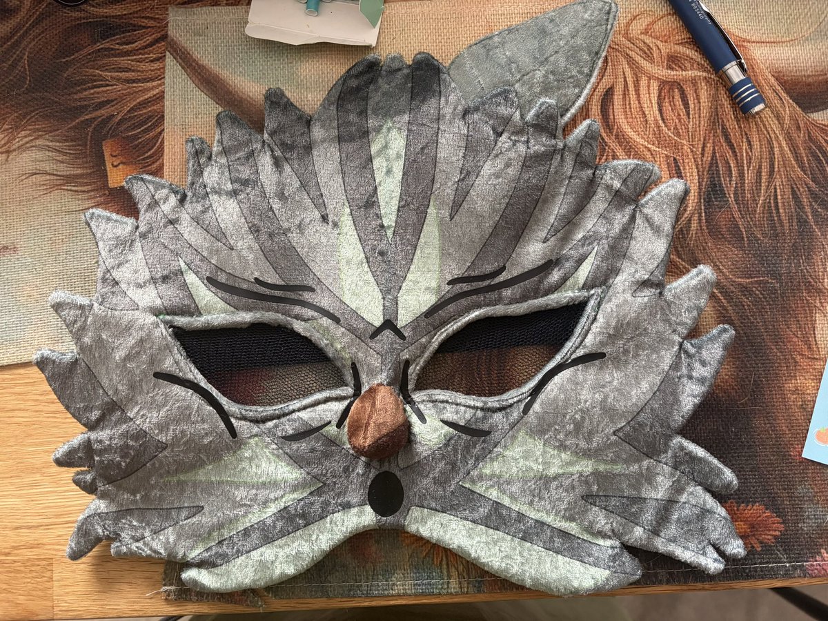 EpoVal's tweet photo. My mask is here! 

My wonderful mask was made by @Highodgepodge https://t.co/uSkBtpkTow