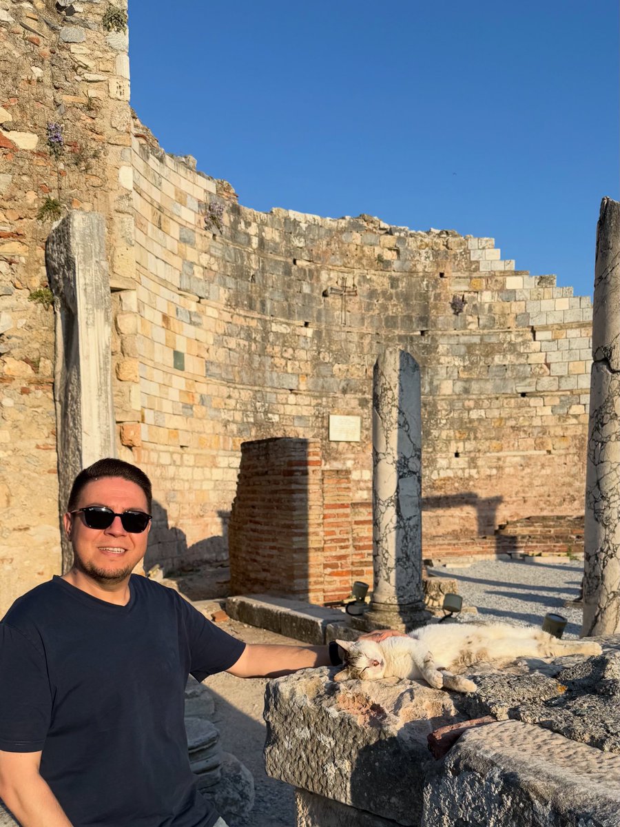 bunualinburdan's tweet photo. Zaman tünelinde kısa bir yürüyüş.
#EfesAntikKenti #CelsusLibrary #Ephesus #HistoryLovers https://t.co/wD4vODXis7