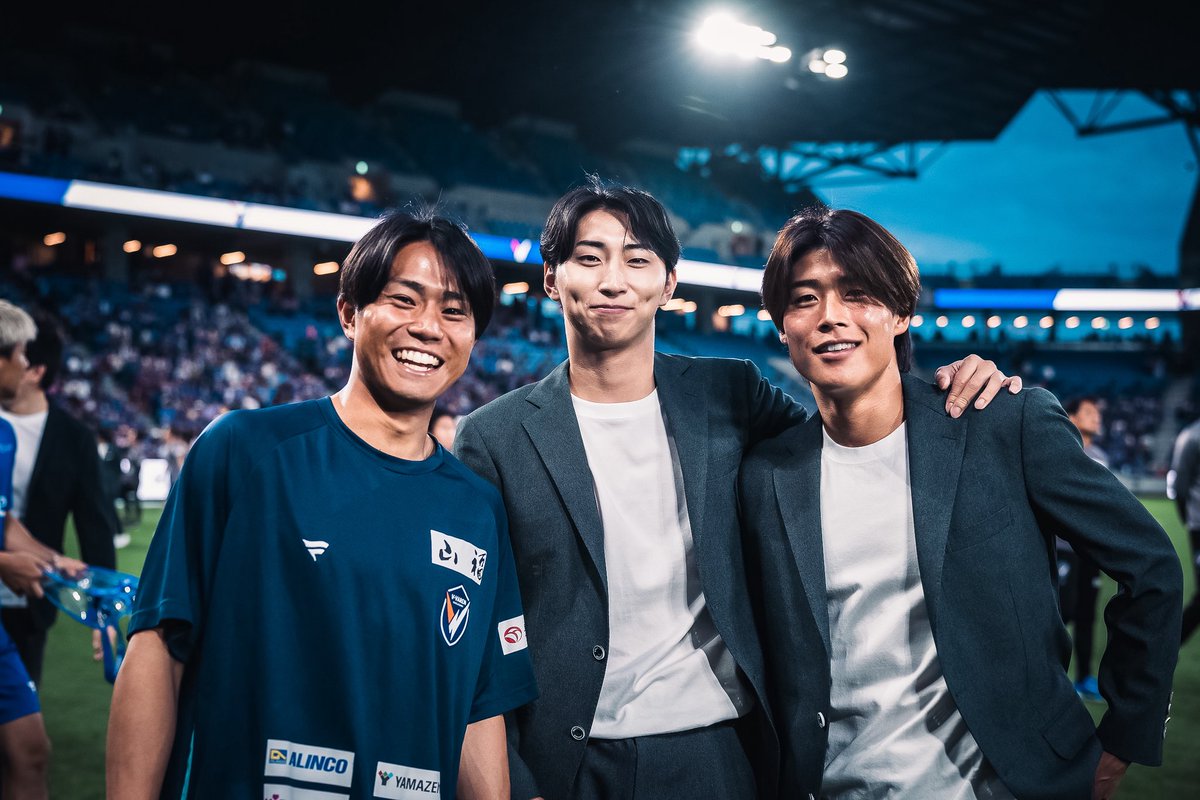 v_varenstaff's tweet photo. 🔷🔶
𝙎𝙈𝙄𝙇𝙀...📸😊

"勝つって、最高です✌️"

#vvaren #長崎旋風 #長崎水戸 https://t.co/EFAtQHcjyl