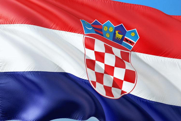 SLOinCRO's tweet photo. Povodom Dana državnosti Republike Hrvatske upućujemo iskrene čestitke svim građanima i građankama Hrvatske, uz najbolje želje za daljnji napredak, blagostanje i uspjeh vaše domovine.
🇸🇮🤝🇭🇷 https://t.co/KlZonsGokJ