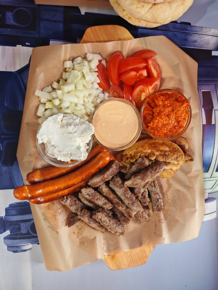 Tolour's tweet photo. Itt a balkán sarkán szédítő dolgok születnek.
#BalkánétteremGyőr https://t.co/h9WDByiRCb