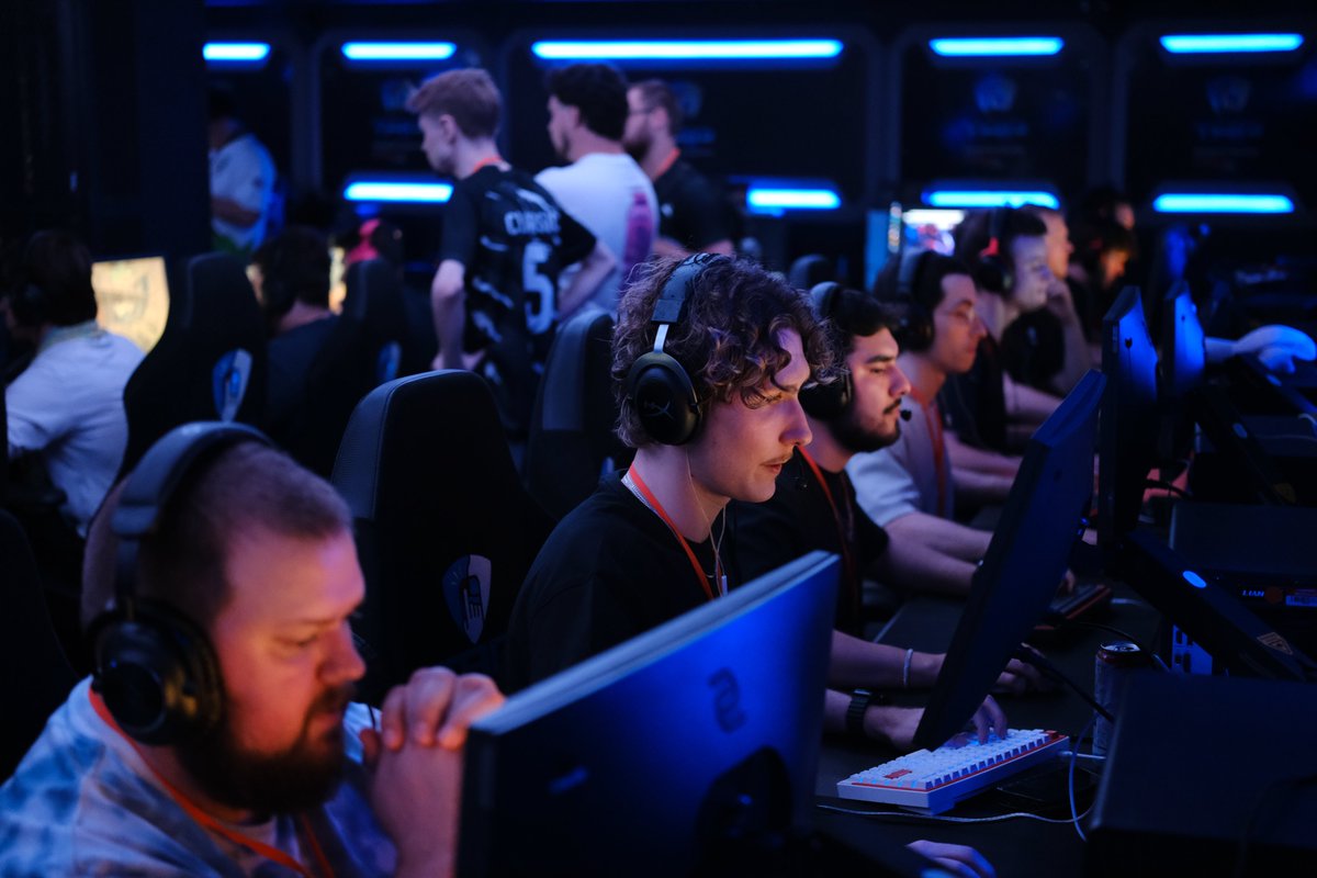 fragadelphia's tweet photo. guys this is so epic they gave me access to da frag twitter we are gonna FUK SUM SHIT UP!!! HOORAYYYYY 
ok here are some photos from tap. games starting soon.

📸 @uhhstelic https://t.co/gpysvPcsT1