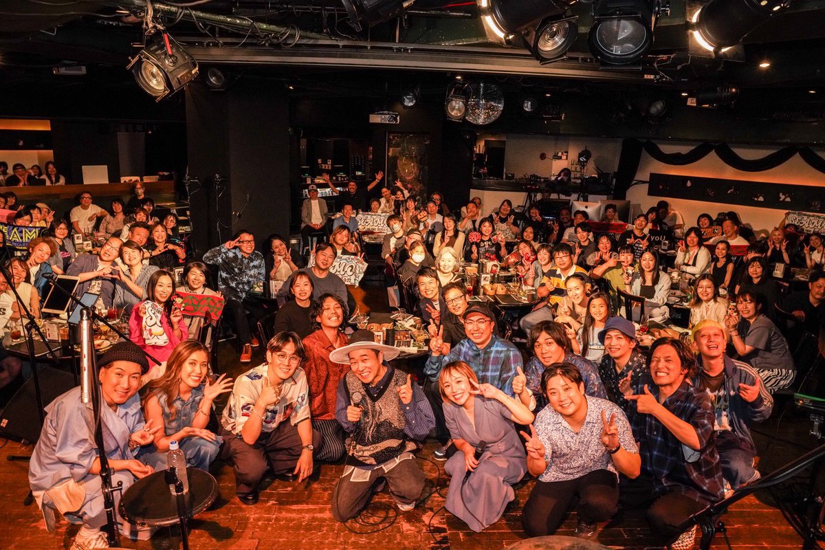 SEAMOjyukucho's tweet photo. 写真届きました！楽しかったね✨️
SEAMO&amp;AZU
Gt.DAIGO  Ba.MIYA  Key.GAKU  Key.SAY
Dr.NOSUKE  BV.LeoRe:  BV.MAE
SPECIAL GUEST→ HOMEY  KAKU
SPECIAL GUEST→eden Kai
+最高のお客さん🔥 https://t.co/H5x0MUckVK