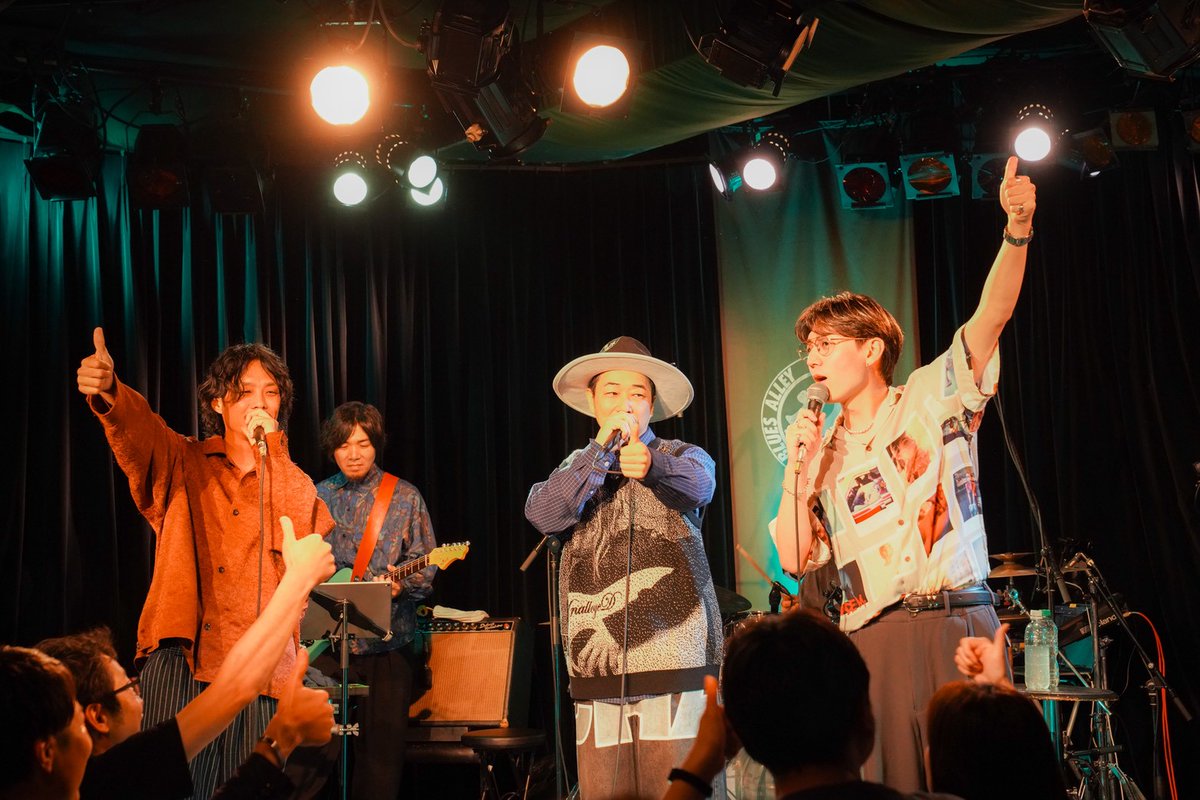 SEAMOjyukucho's tweet photo. 写真届きました！楽しかったね✨️
SEAMO&amp;AZU
Gt.DAIGO  Ba.MIYA  Key.GAKU  Key.SAY
Dr.NOSUKE  BV.LeoRe:  BV.MAE
SPECIAL GUEST→ HOMEY  KAKU
SPECIAL GUEST→eden Kai
+最高のお客さん🔥 https://t.co/H5x0MUckVK