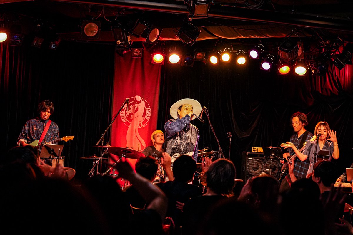 SEAMOjyukucho's tweet photo. 写真届きました！楽しかったね✨️
SEAMO&amp;AZU
Gt.DAIGO  Ba.MIYA  Key.GAKU  Key.SAY
Dr.NOSUKE  BV.LeoRe:  BV.MAE
SPECIAL GUEST→ HOMEY  KAKU
SPECIAL GUEST→eden Kai
+最高のお客さん🔥 https://t.co/H5x0MUckVK