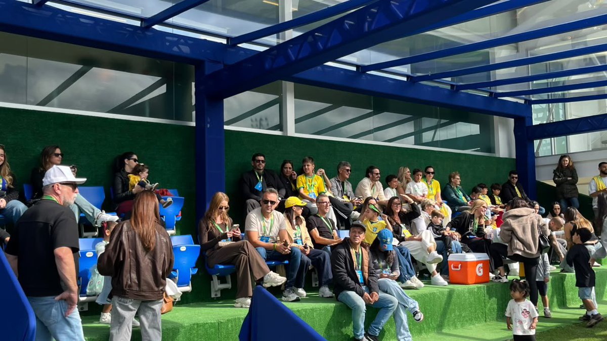 futebol_info's tweet photo. Treino aberto para os familiares dos jogadores da Seleção Brasileira na Granja Comary.

📸 @simpraisa https://t.co/Ixrn7VPxxd