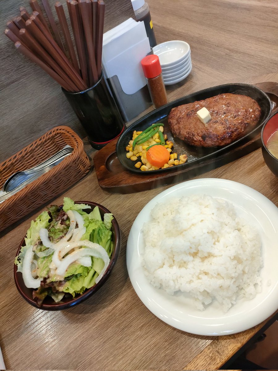 koth1218's tweet photo. 5/21は東京・浅草わず。
13時頃ミスターデンジャー浅草店に食事に行くとステーキ肉は売切れでハンバーグのみの提供との事で、ジャンボハンバーグを食べ13:40頃退店（ノーゲス）、この日が閉店だったみたいでLO13:50…
恐らく私がミスターデンジャー浅草店最後の客だったようです。私でよかったのかしら https://t.co/u5R3rGoMyE