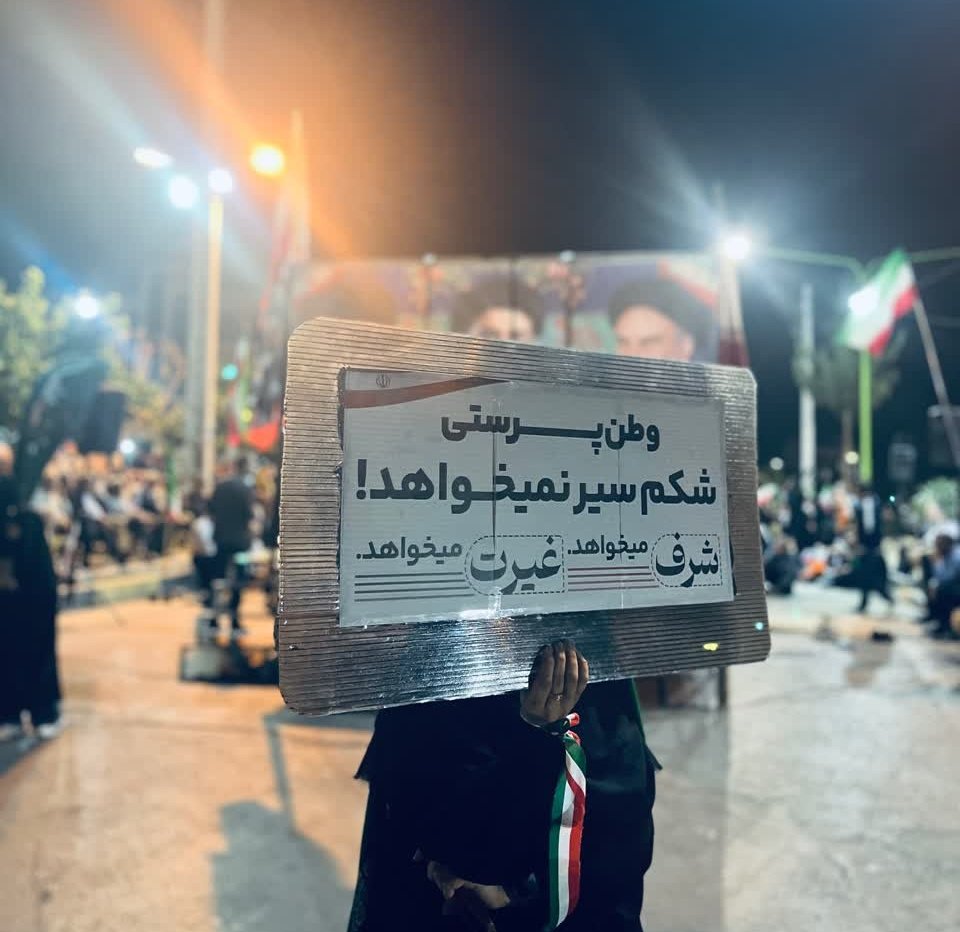 Seyed563's tweet photo. اینم جواب یه سری از آدم هایی که 
همه چیزو به گرونی و تورم طلا دلار ربط میدن

#خیابان_ایران
#IranianOnIt https://t.co/iPTfnsSIpA