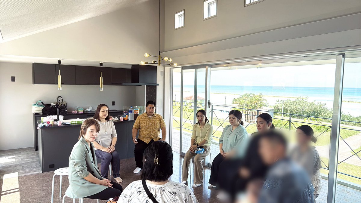 Imai_Eriko0922's tweet photo. 沖縄で若い世代の生の声を聞く「ゆんたく会」に参加しました。助産師や保育士の皆さまから、沖縄の女性が置かれている現状や産後ケアの課題について伺いました。同じ女性として、現場の声をしっかり受け止め、課題解決に取り組んでまいります。

主催してくださった金城なおこ先生の後援会「笑顔の会」の皆さま、そして新垣あやこ先生をはじめ、ご参加いただいた皆さま、ありがとうございました。皆さまの声をこれからの政策につなげてまいります。