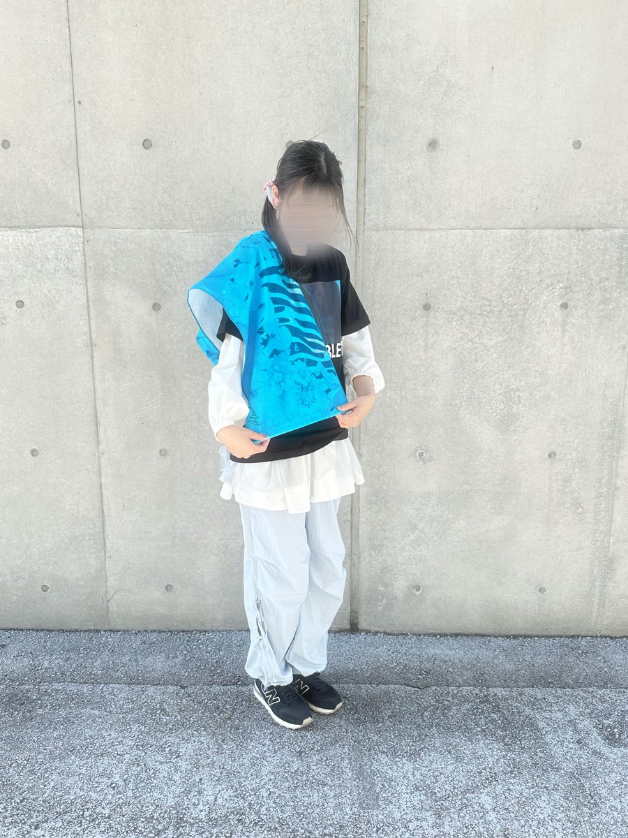 tkmnmk__'s tweet photo. adieu Live 2026 bleuir⟡˖·

最前でadieuの音楽をたっぷり浴びて心の充電が満タンになりました✨
聞きたいと思ってた曲も全部聞けて目の前で弾き語りも見れて本当に幸せな夜だった🩵
今日の思い出をお守りに明日からも頑張ります‼︎
#adieu #上白石萌歌 https://t.co/OBG6dRjlH7