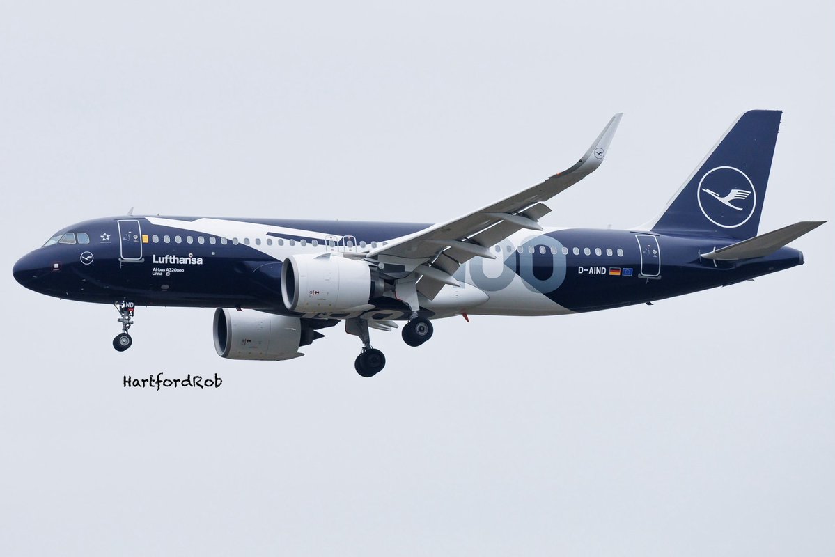 HartfordRob's tweet photo. Lufthansa A320-271 100 Years livery on approach to Munich on a cloudy morning in March. https://t.co/NDDPkGn73l