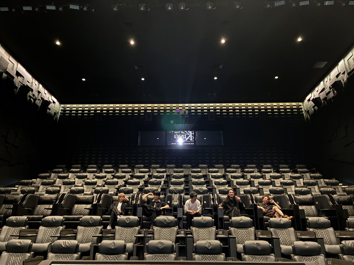 ILLUMINUS2017's tweet photo. 『王ステ THE LIVE 2026 -月夜の仮面舞踏会-』
プレミアム応援上映会にご来場いただき、誠にありがとうございました！

皆様からたくさんのお声をいただくことができ、とても嬉しく思っております。

そして次は、
舞台『黒の王 -Revenge-』へ。

引き続き、王ステシリーズをよろしくお願いいたします！

#王ステ
#黒の王2026