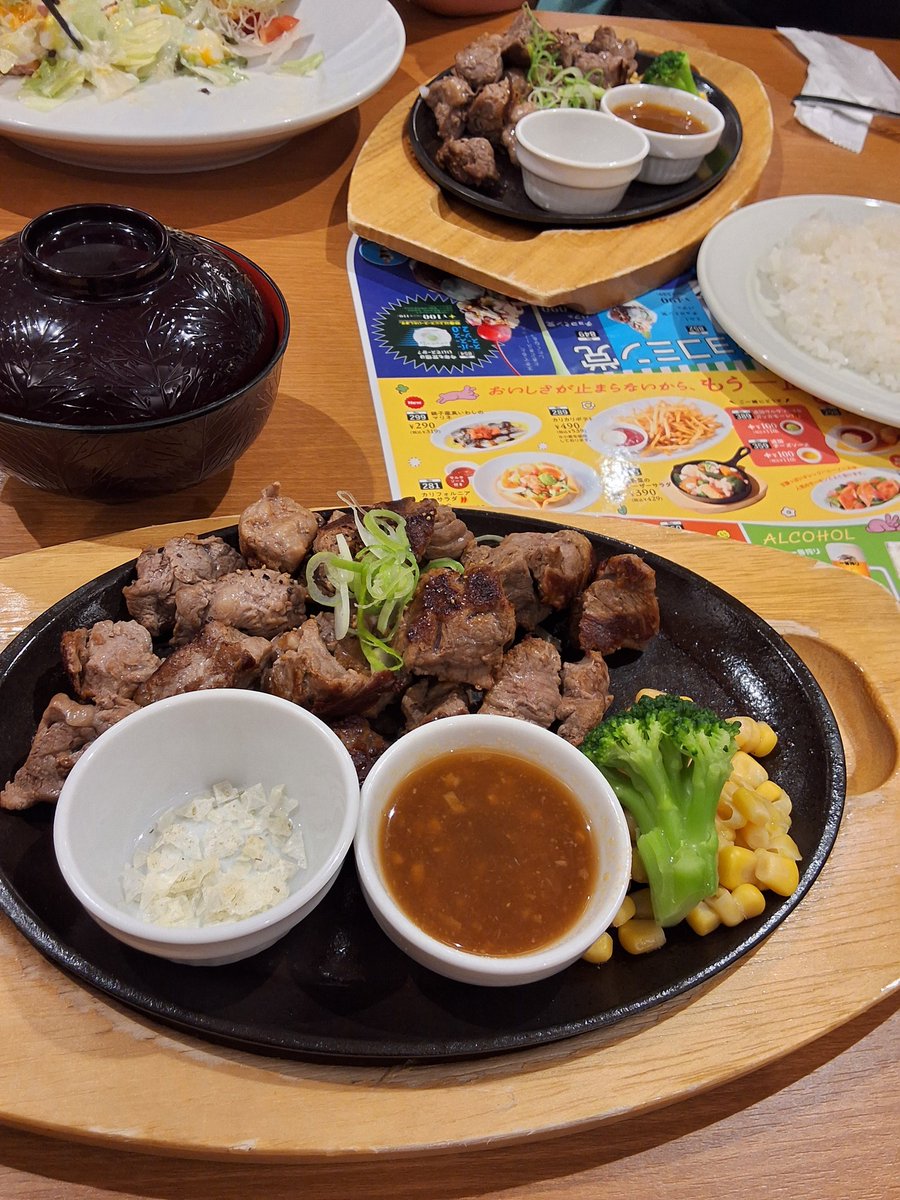 yunddr's tweet photo. 平均年齢おおよそ63歳
50～86歳が集まりました。
恒例の年に一度のバーサス。
こちらは86歳と56歳で仲良く踏ませて頂きました動画です。
皆さん、お元気そうで何よりでした☺
お疲れ様でした～。
(この件は、お店の方には許可を取っております)
#高齢DDRer交流会 https://t.co/SBNHrsFdZr