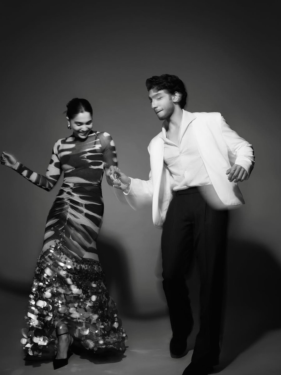 DelhiTimesTweet's tweet photo. Jeeya and Keenu in another universe? We’re listening
Vedang Raina and Sharvari are serving peak rom-com energy in these new pictures
#VedangRaina #Sharvari #Jeeya #Keenu https://t.co/7suW5BiLtA