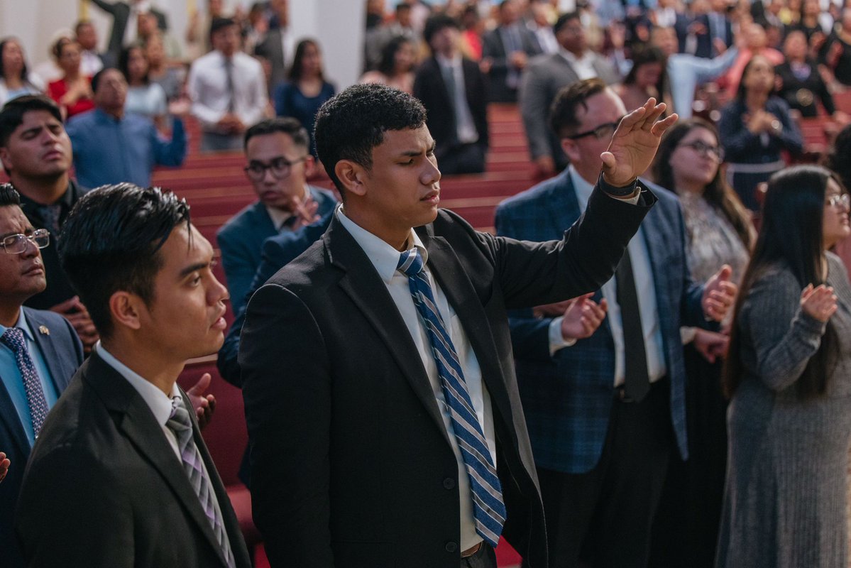 ipuhcentral's tweet photo. Hagamos de este domingo una ofrenda de tiempo para Dios — recibamos Su Palabra y llenémonos de Su presencia. Él es demasiado bueno con nosotros para no estar agradecidos. https://t.co/4ds3JOT5UW