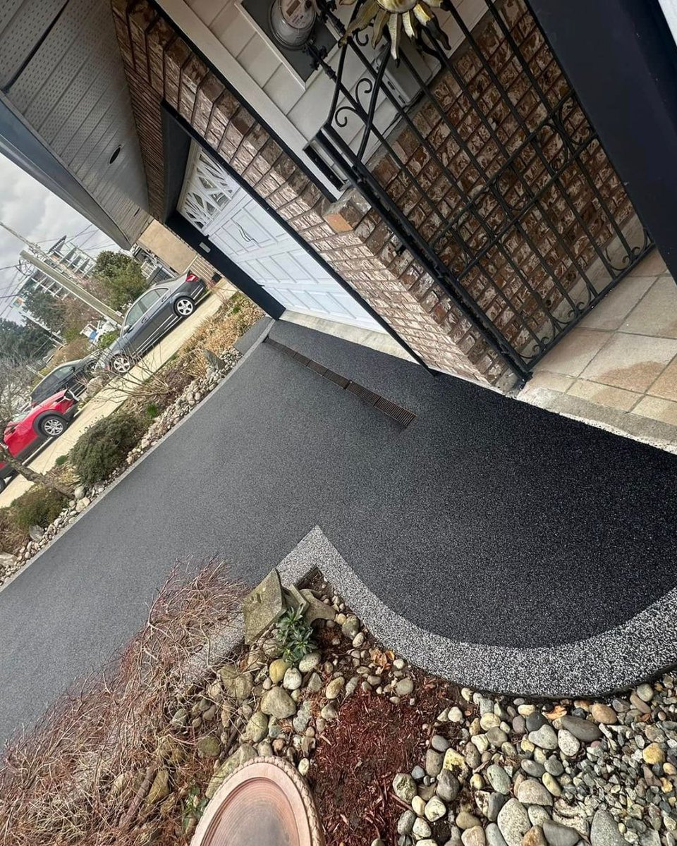BCecopaving's tweet photo. Taking the classic black driveway to another level with Graphite colored borders and rubber, of course! https://t.co/vHUpdxH2Dd