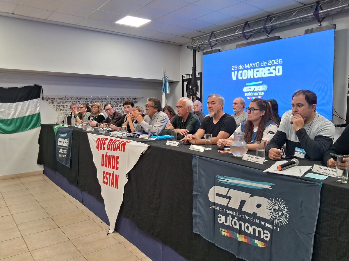 CTARosario's tweet photo. 📢 Este viernes 29/05 desde CTAA Rosario participamos del 5° Congreso Nacional de la CTA Autónoma en CABA.

Ratificamos a la Central como herramienta de lucha contra el hambre, contra los despidos, por pan, paz, techo y trabajo.

CTA Autónoma Rosario https://t.co/jPZAs1rg0x