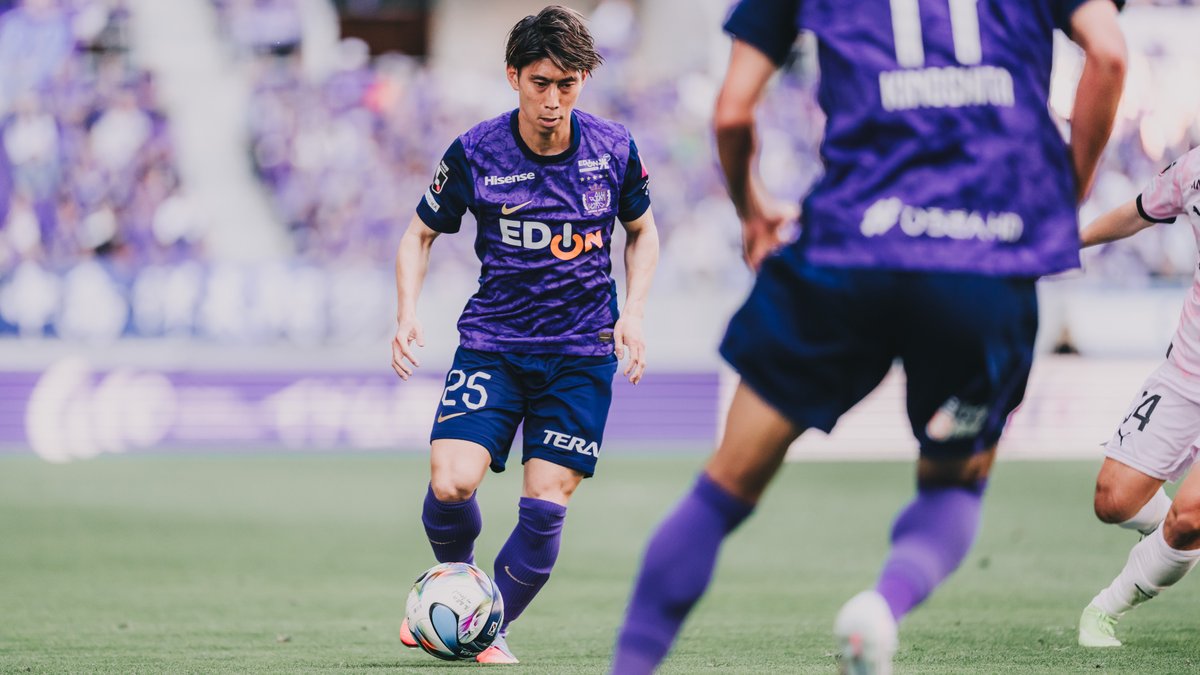 sanfrecce_SFC's tweet photo. 𝐌𝐀𝐓𝐂𝐇 𝐏𝐇𝐎𝐓𝐎📸
4連勝でトルガイ、チャジのホームラストゲームに花を添える💐

#sanfrecce #NEWVIOLET #Jリーグ #超熱狂大万博 https://t.co/BGiO6oZpDV