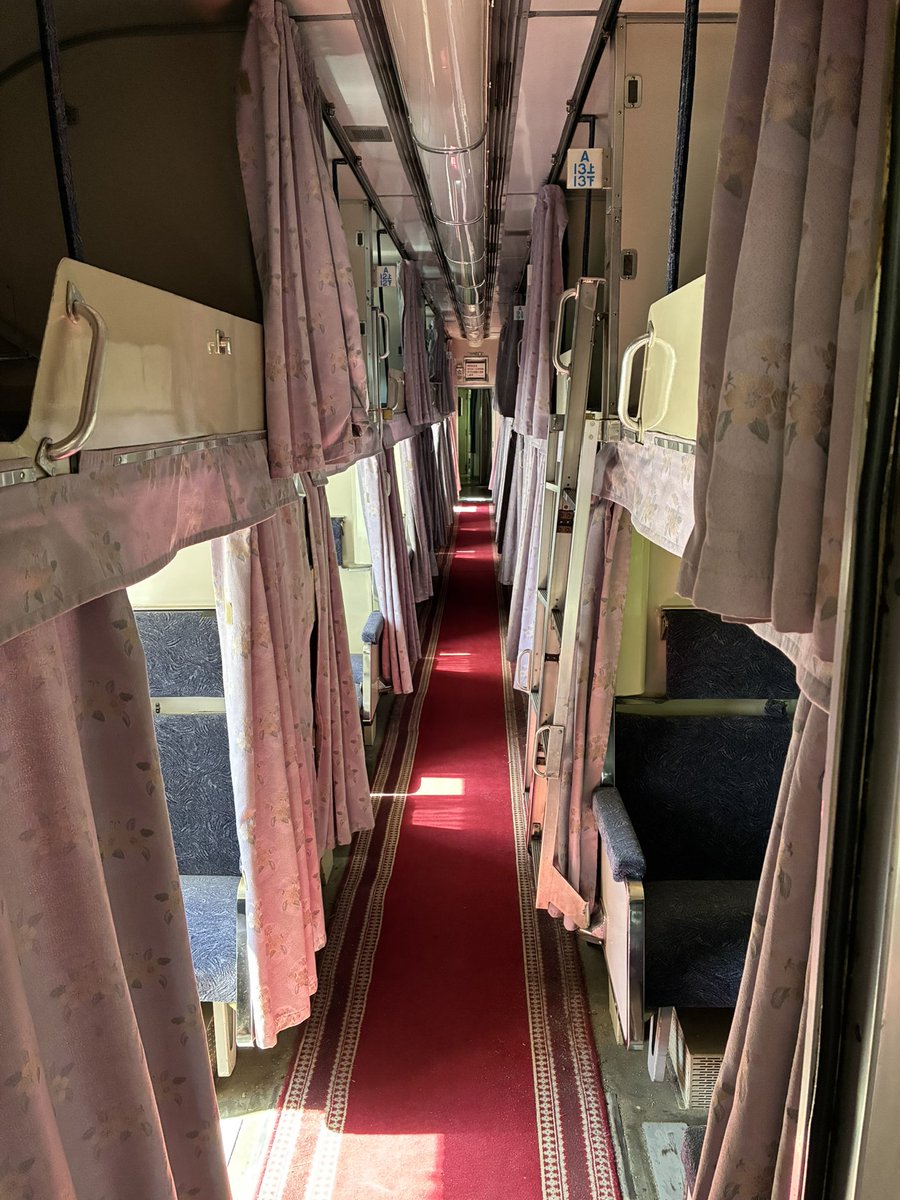NOTAnota_tetu's tweet photo. ポッポの丘

駐車場がある場所から少し坂道を上がったところにも183系や113系、24系客車にDE10が展示されていた。車内のこの雰囲気がいいですね

この24系含めてポッポの丘に展示してある車両は車内に入ることのできるものが多かった https://t.co/eBqaJaV1Pq