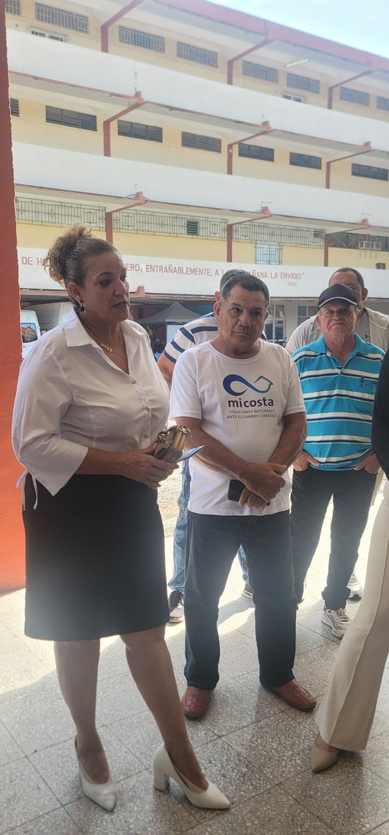 YelenysLasTunas's tweet photo. #CubaVencerá 
La 1ra Feria de Energías Renovables ha sido algo más que un evento expositivo, ha sido una oportunidad para el impulso al conocimiento y el encadenamiento y la complementariedad entre el sector estatal y los nuevos actores de la economía. https://t.co/uFieczoLeP