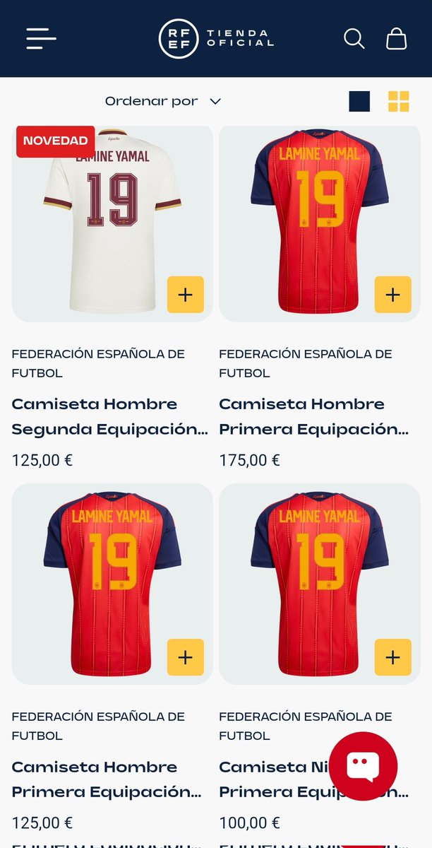 manuADP's tweet photo. La Federación y Adidas deciden sacar al fin una línea de ropa para la selección sobresaliente. Sales por tu ciudad, especialmente zonas con críos, y el éxito es rotundo. Mientras tanto, seguramente ingresos bajo mínimos. No se preguntarán por qué ni harán autocrítica. https://t.co/lKUKBni1rK