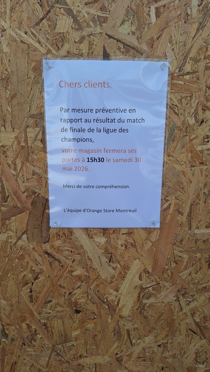xavier9394's tweet photo. Sur @montreuil on se prépare à la casse .
Des sauvages connus de tout le monde mais qu'on laissera faire... https://t.co/xVsuyI2Agv