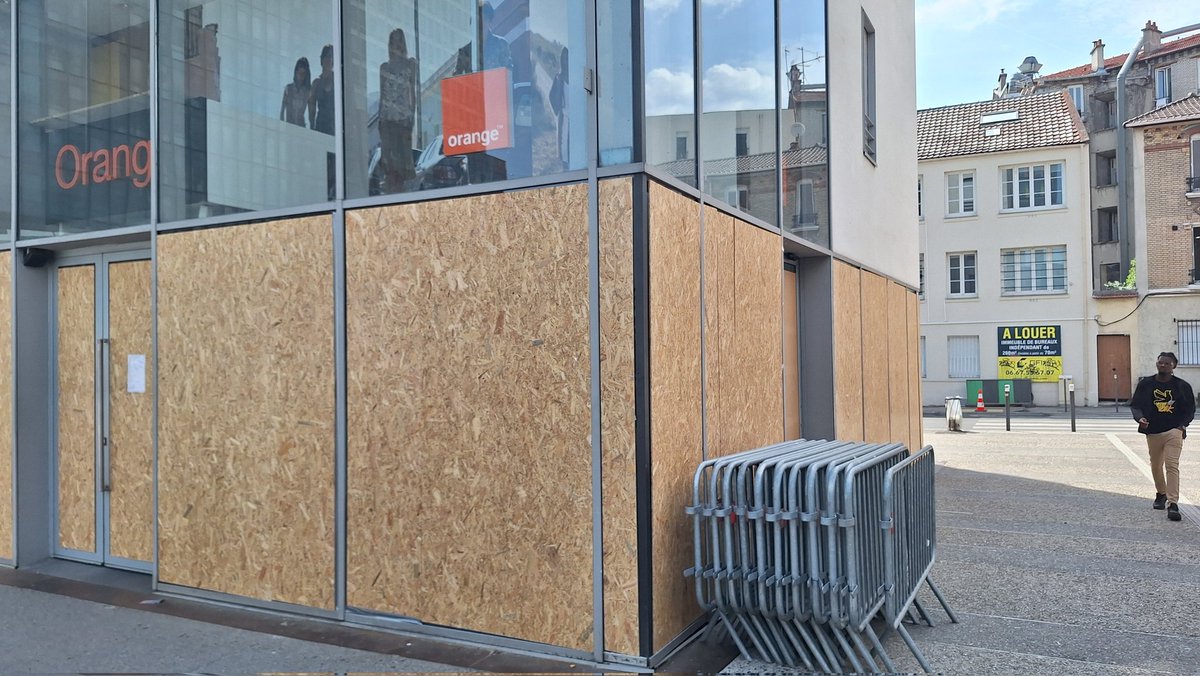 xavier9394's tweet photo. Sur @montreuil on se prépare à la casse .
Des sauvages connus de tout le monde mais qu'on laissera faire... https://t.co/xVsuyI2Agv