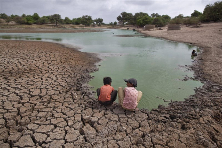 LaeditorialCom's tweet photo. Sin agua | Antonio Melo Salazar
Nota en: https://t.co/iNqXwPudUa
#FenómenoDelNiño #CrisisHídrica #Ibagué #Tolima #CañónDelCombeima #AguaPotable #CambioClimático #MedioAmbiente #Deforestación #SeguridadHídrica https://t.co/dAjmU7ArkG