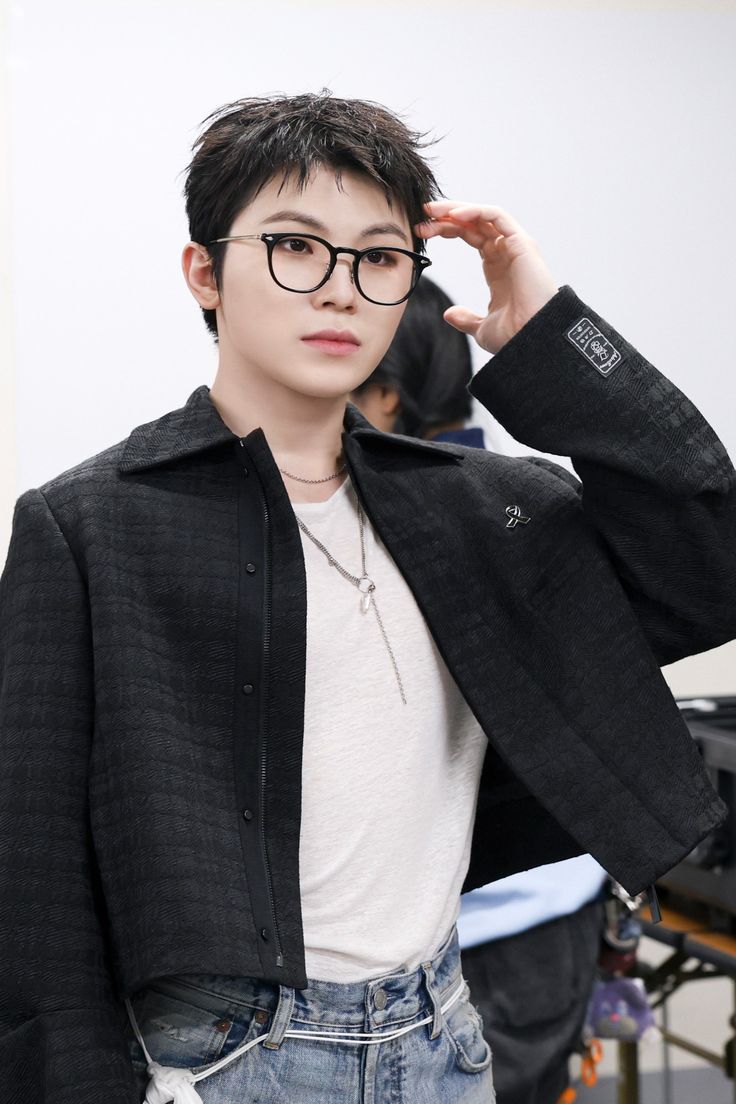 hourly woozi tweet media