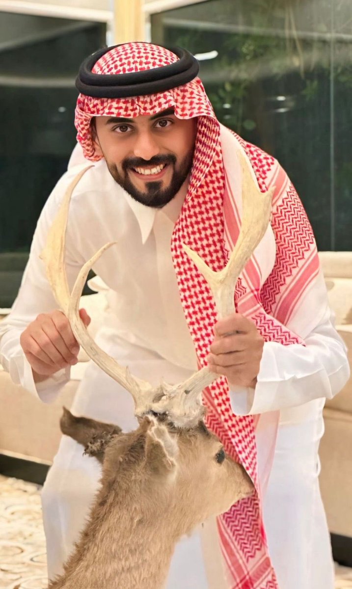 nwes770's tweet photo. فرحة تليق بك يا عادل، ومساء لا يشبه إلا السعادة 
 #زواج_عادل_هيف https://t.co/irumwDVg3K