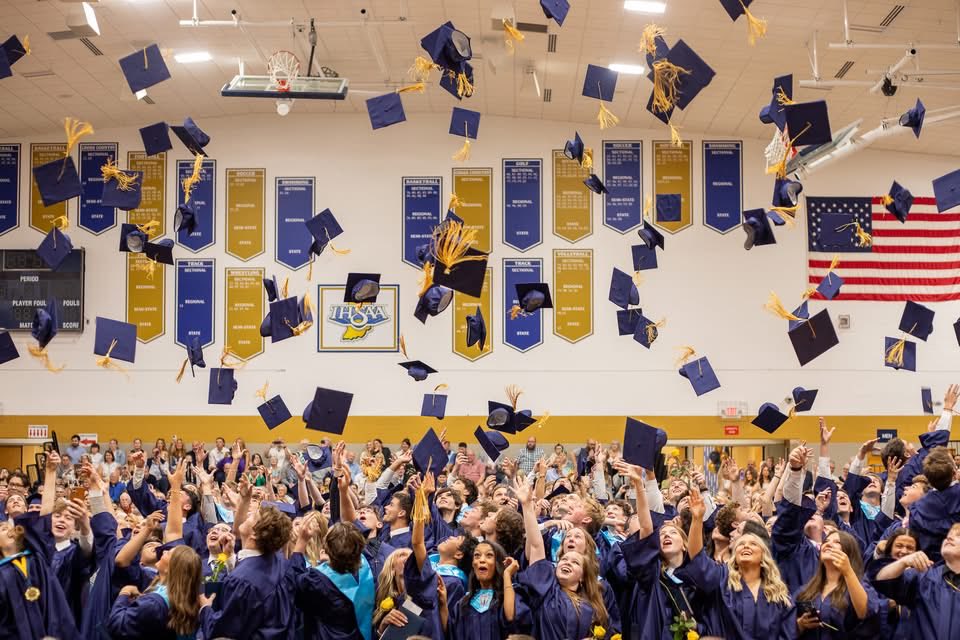 AmpLabEW's tweet photo. One of the best parts of being a sending program is that we get to celebrate our amazing graduates across so many schools!

Congratulations to the Class of 2026!

#amplab #pearlarts #therefinery #fortwayne https://t.co/raUJwoAE1m