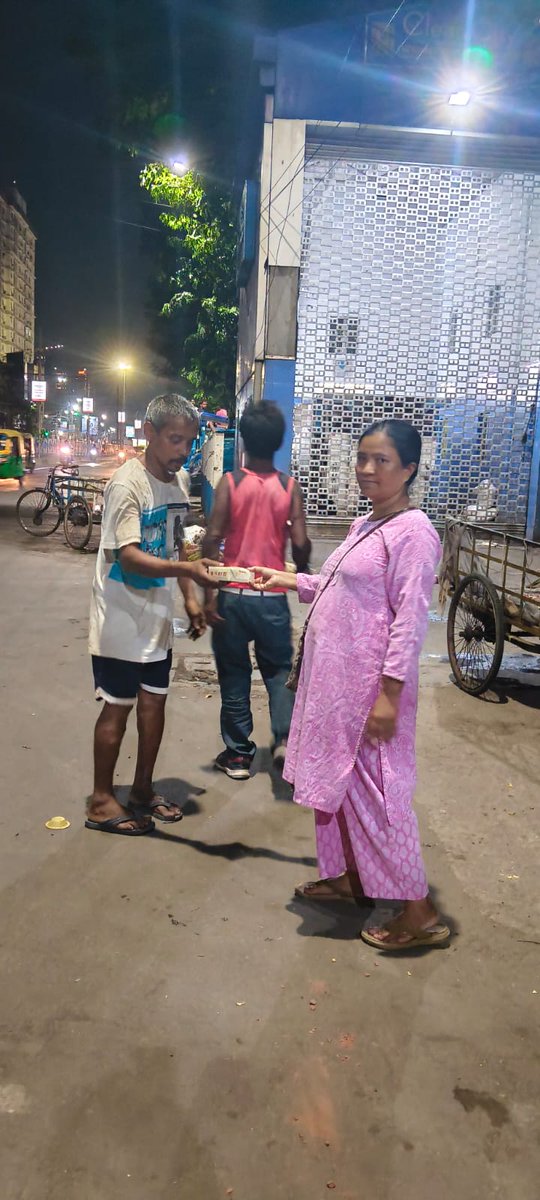 IBhalotia's tweet photo. NO CHILD SLEEPS HUNGRY initiative by Saibaba Sevashram provides 350+ children and senior citizens with the meals everyday. ✨
. 
#nochildsleepshungry #saibabasevashram #csrproject #shirdi #ramkrishnaforgingslimited https://t.co/FQLmtUVWnF
