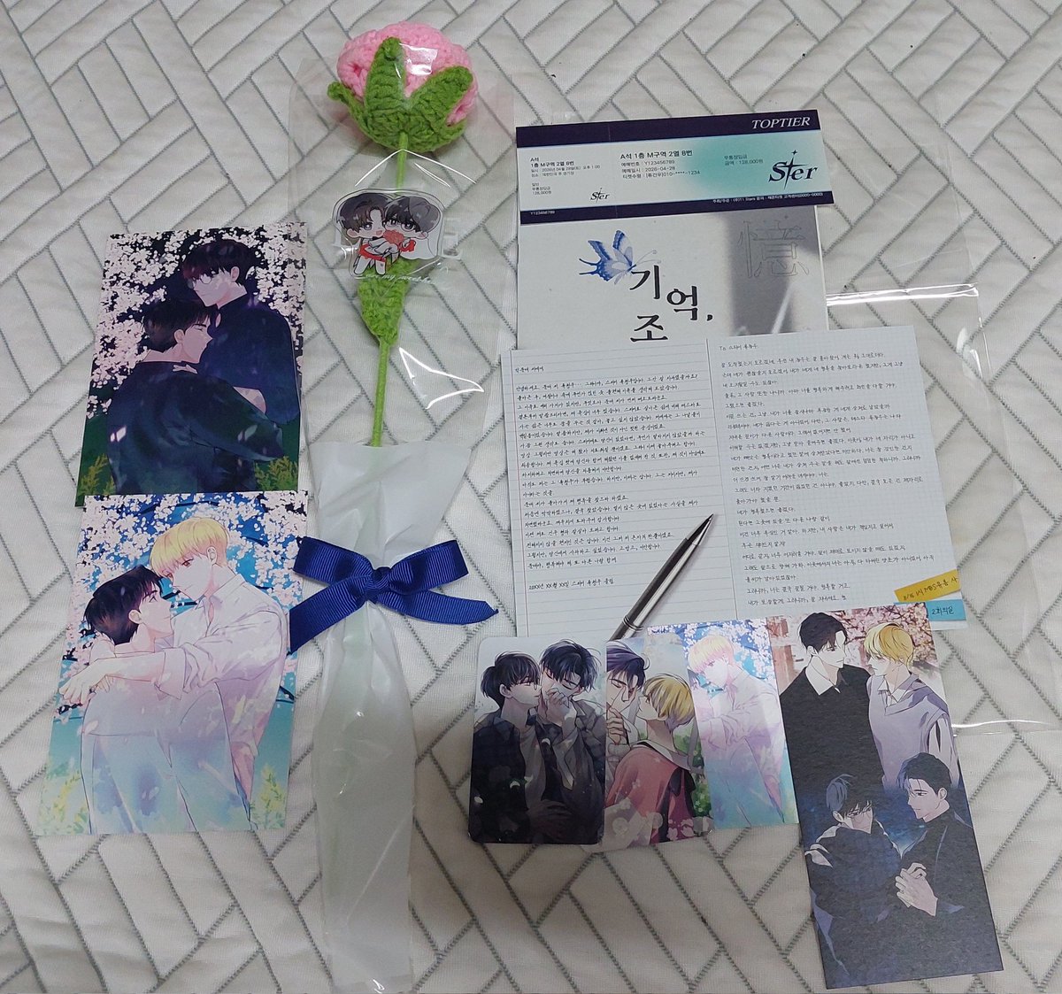 sweet_potato77's tweet photo. #완벽한_해피엔딩을_정조준

재고 통판 후기!!

전프레가 너무 이뻐서 1세트 더(원래 이쁜 건 2세트 있어야 하는...) 가지고 싶고 럭드 미러 퍼즐 키링도 너무 가지고 싶어서 전프레랑 럭드 10회 구매를 했습니다!
배송 오면서 제발 키링, 키링을 외쳤죠...

박스가 커서 뭐지? 했는데 https://t.co/LvJQAtgdbB